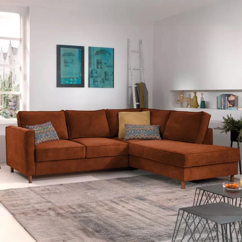 As a 5-seater, this sofa cum bed adapts well to daily use or overnight guests. 